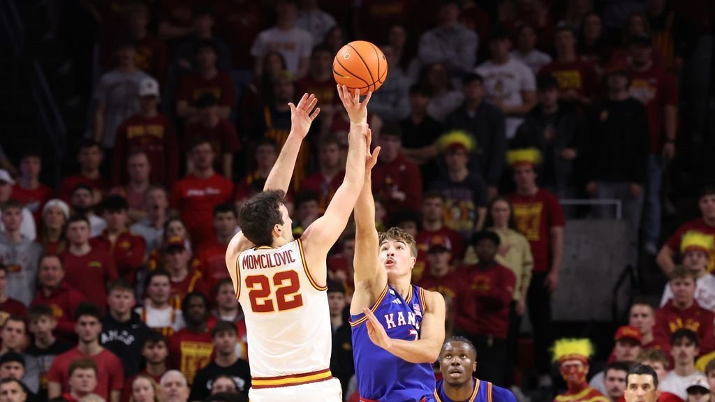 No. 5 Iowa State snaps No. 9 Kansas' winning streak
