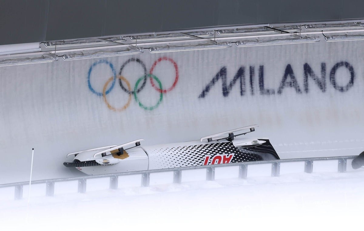Three bobsleds crash around same turn during Olympic 4-man competition