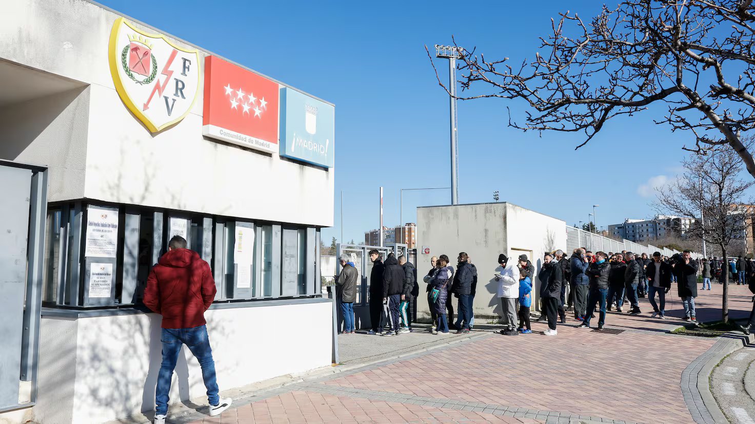 Mariachis, colas y entradas hasta a 100€ en reventa