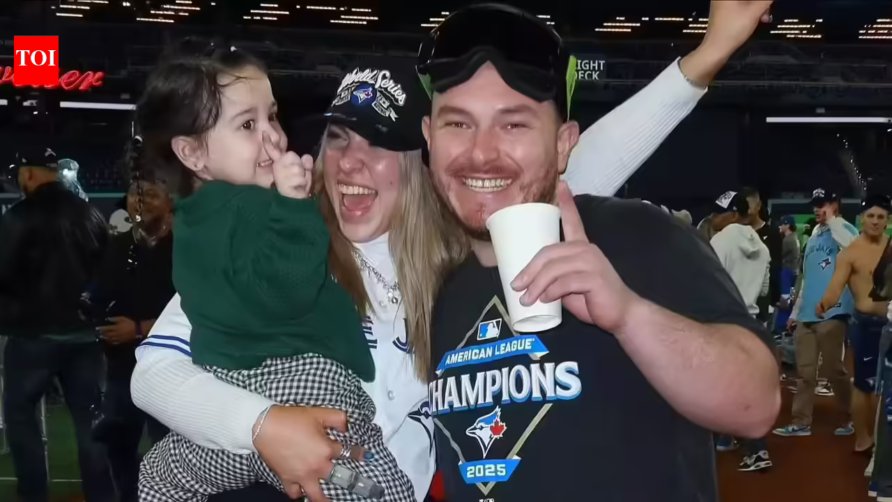 Alejandro Kirk’s wife Sofia Castaneda steals attention with cheerful World Baseball Classic stadium photos | MLB News